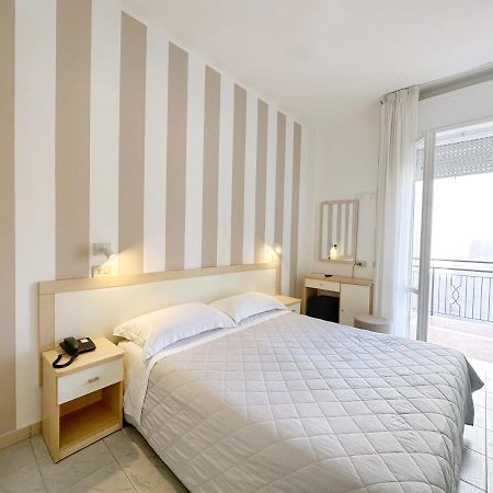 Aura Living Hotel Rimini Eksteriør billede