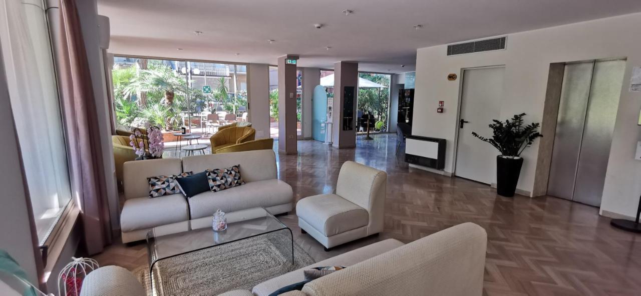 Aura Living Hotel Rimini Eksteriør billede