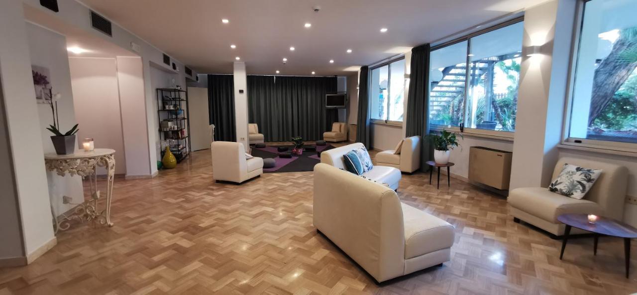 Aura Living Hotel Rimini Eksteriør billede