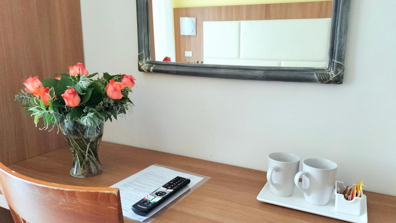 Aura Living Hotel Rimini Eksteriør billede