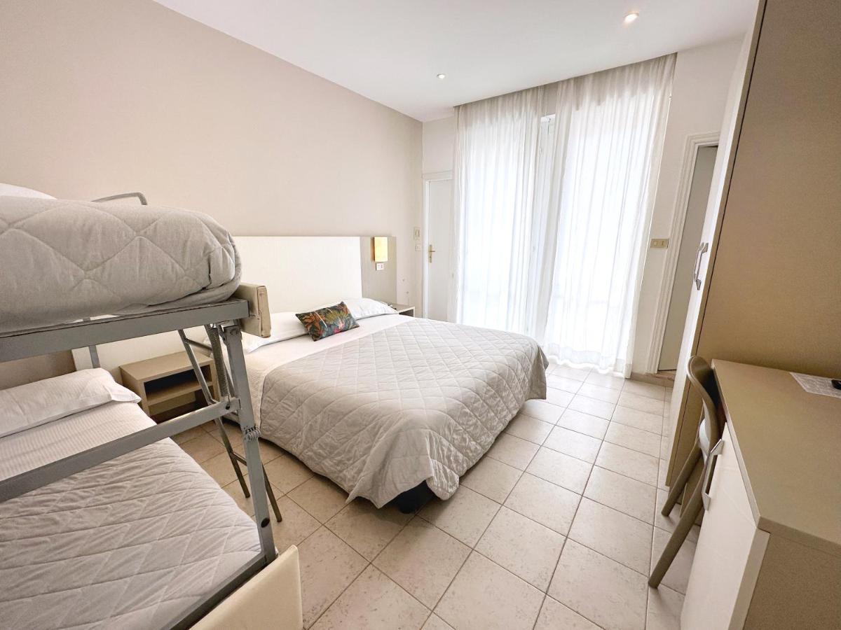 Aura Living Hotel Rimini Eksteriør billede