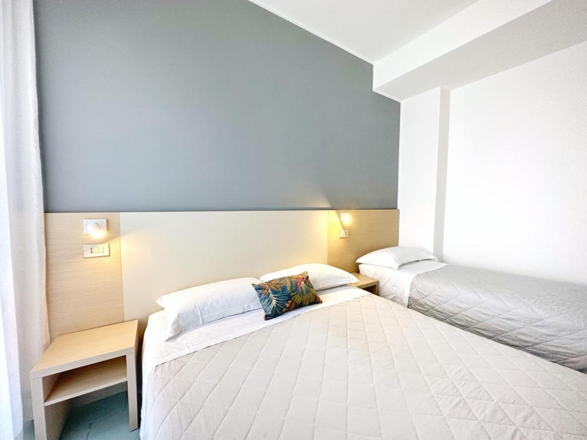 Aura Living Hotel Rimini Eksteriør billede