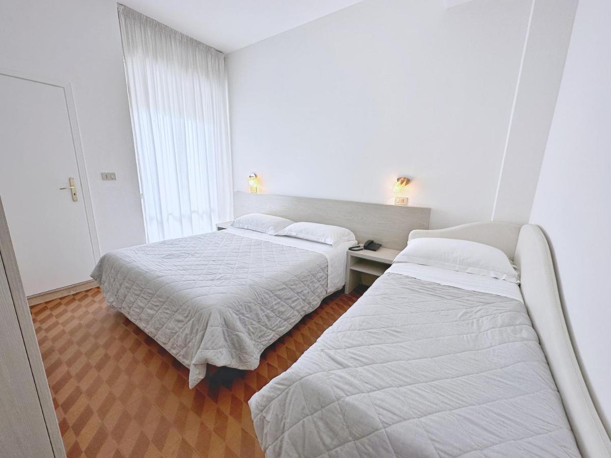 Aura Living Hotel Rimini Eksteriør billede