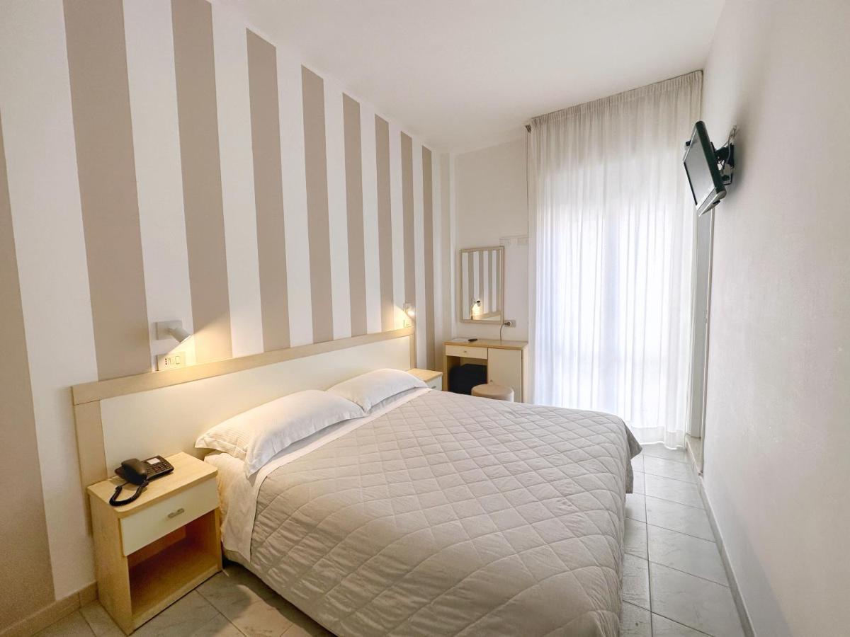 Aura Living Hotel Rimini Eksteriør billede