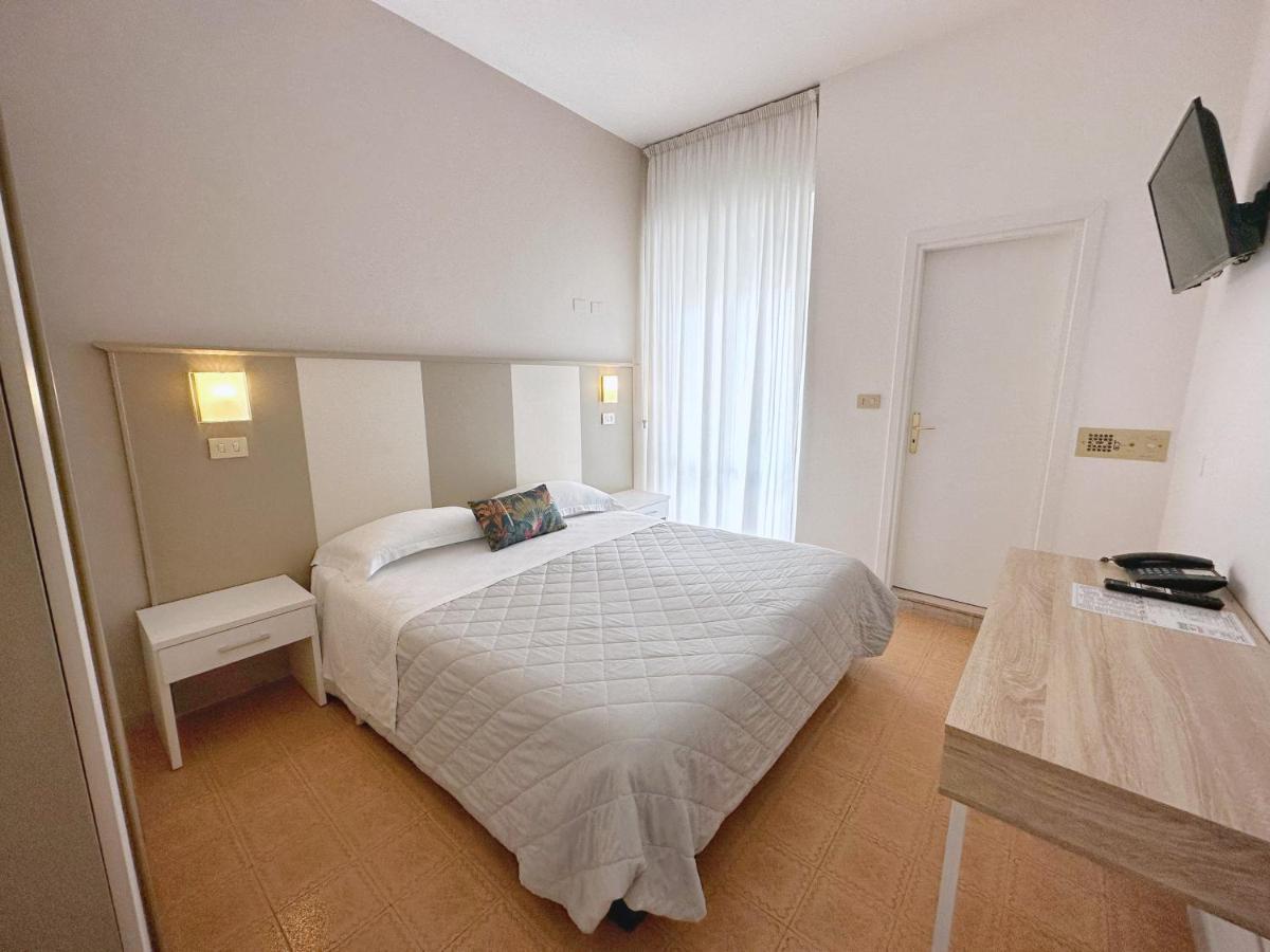 Aura Living Hotel Rimini Eksteriør billede